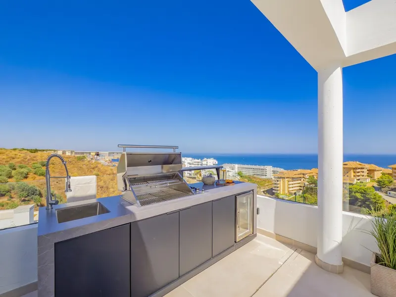 Luxurious New Build Townhouses with Sea Views in El Higuerón, Costa del Sol