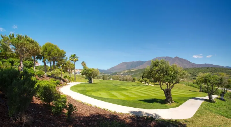 COMPLEJO RESIDENCIAL DE OBRA NUEVA CERCA DE ESTEPONA GOLF
