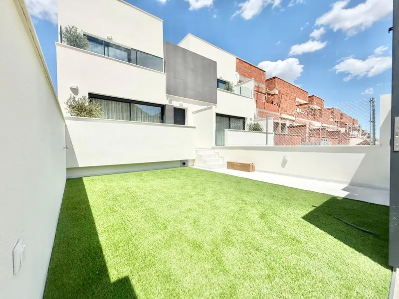 Adosados de obra nueva en venta en Cox - 44 casas modernas con grandes comodidades