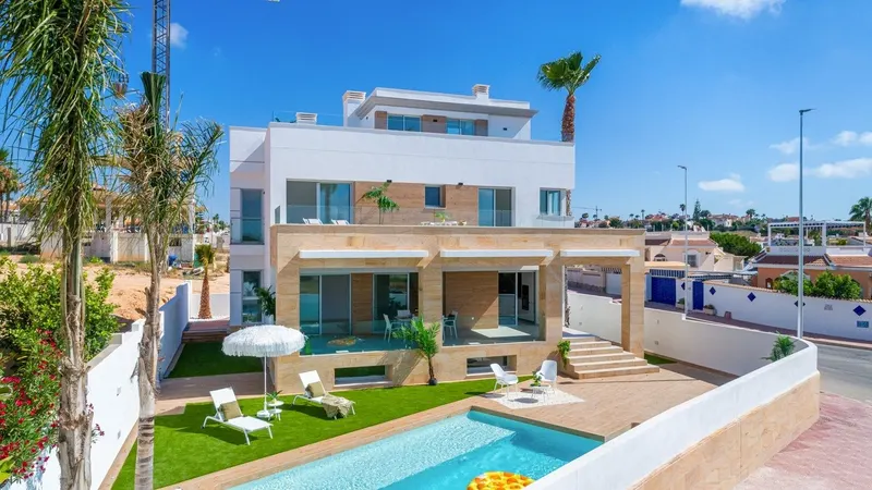 NEW BUILD MODERN VILLA IN CIUDAD QUESADA