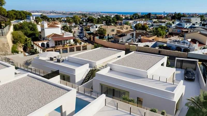 Chalets de obra nueva de una planta con piscina privada en Torrevieja