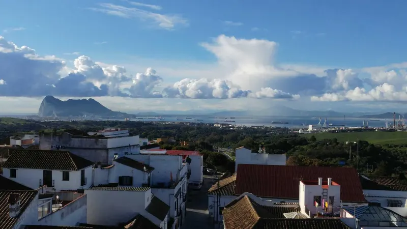 NEW BUILD RESIDENTIAL COMPLEX IN LA ALCAIDESA, SAN ROQUE