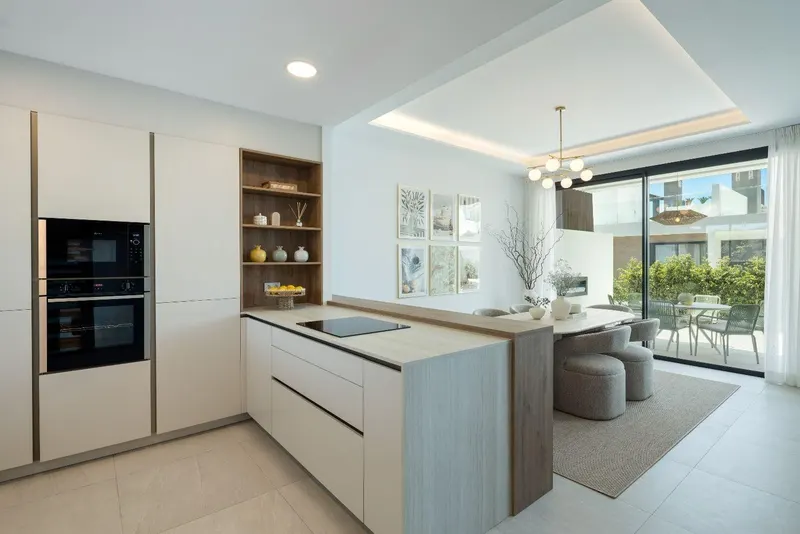 Lujosas casas adosadas de nueva construcción en Río Real, Marbella