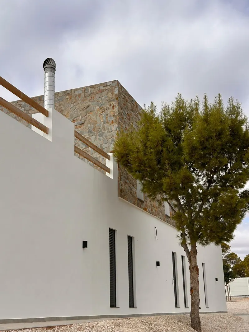 Nowe wille budowane na zamówienie w Pinoso (Alicante): przestronne domy w otoczeniu natury