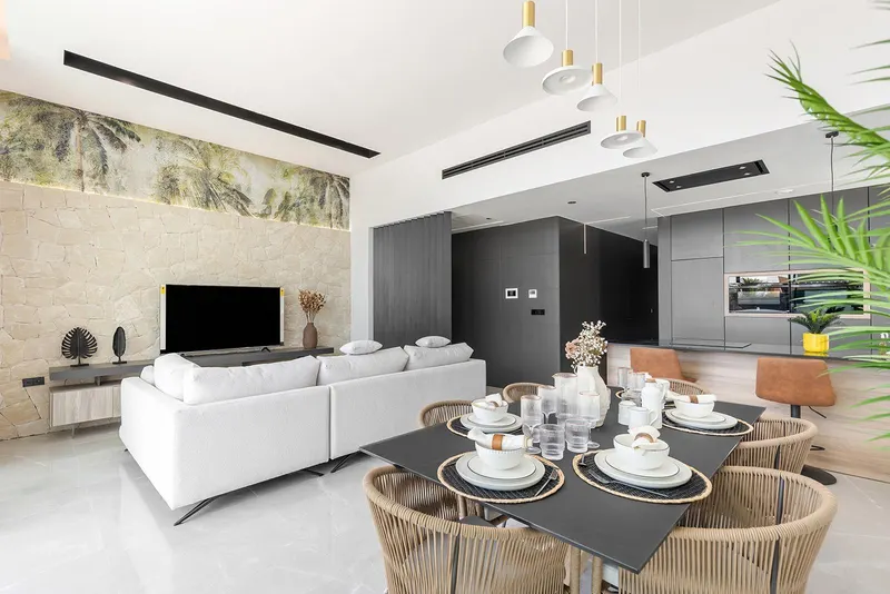Chalets de obra nueva de una planta con piscina privada en Torrevieja
