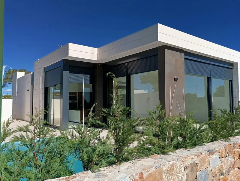 NEW BUILD VILLAS IN PILAR DE LA HORADADA ON THE GOLF COURSE