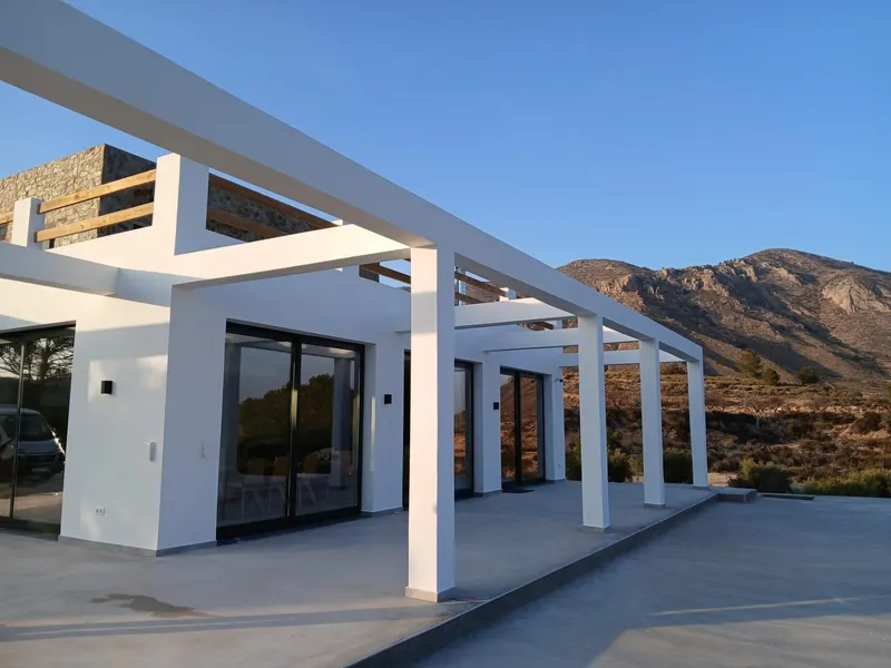 Nowe wille budowane na zamówienie w Pinoso (Alicante): przestronne domy w otoczeniu natury