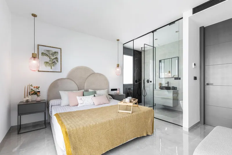 Chalets de obra nueva de una planta con piscina privada en Torrevieja