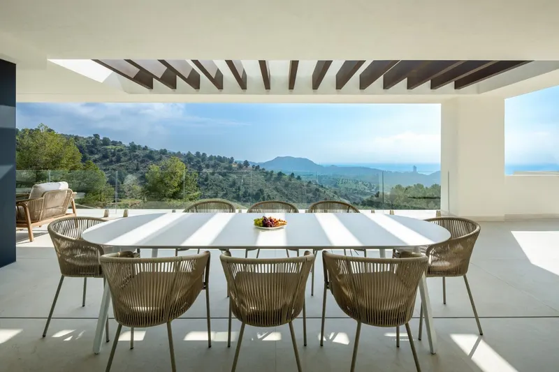 Nowo wybudowane luksusowe wille z widokiem na morze w Pinares de San Anton, Malaga