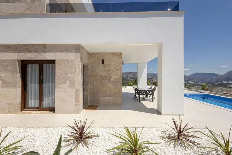 Impresionantes villas de nueva construcción en Polop con vistas al mar