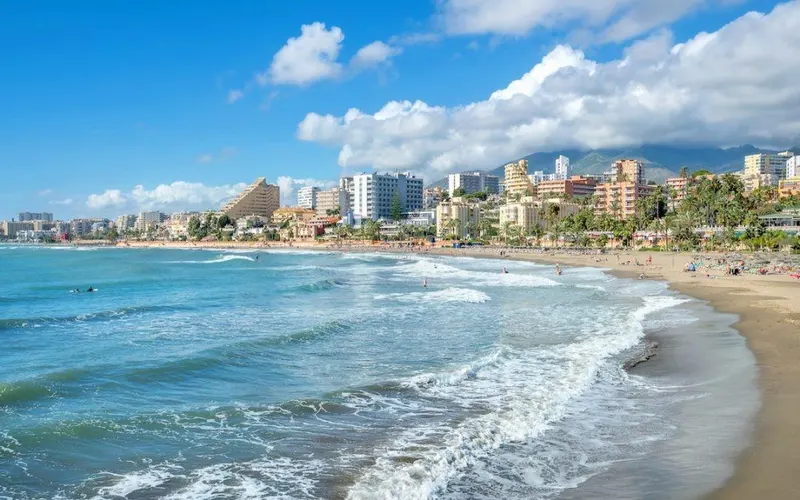 RESIDENCIAL DE OBRA NUEVA CON VISTAS AL MAR EN BENALMADENA