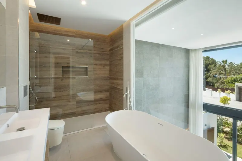 Lujosas casas adosadas de nueva construcción en Río Real, Marbella