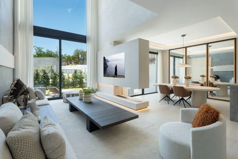 Lujosas casas adosadas de nueva construcción en Río Real, Marbella