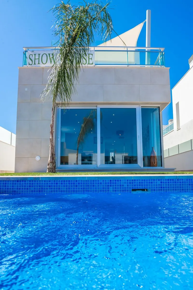 VILLAS DE OBRA NUEVA EN LOS ALCAZARES