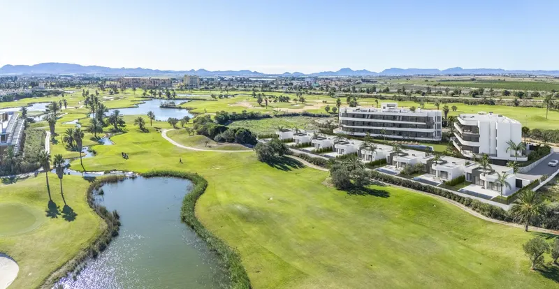 Residencia de nueva construcción en primera línea del campo de golf La Serena, en Los Alcázares