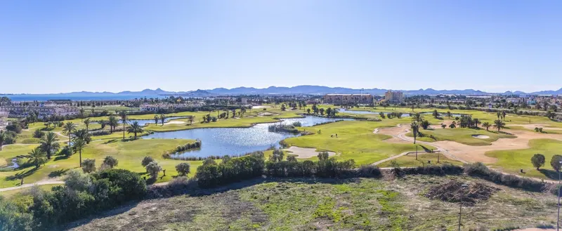 Residencia de nueva construcción en primera línea del campo de golf La Serena, en Los Alcázares