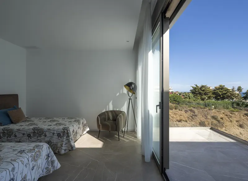 Ekskluzywne nowe wille na sprzedaż w Las Farolas, Mijas Costa