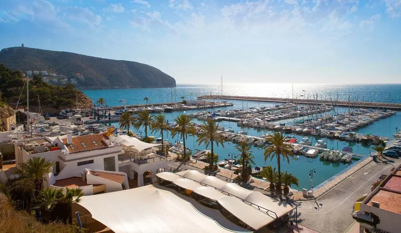 LUKSUSOWA, NOWO WYBUDOWANA WILLA W MORAIRA