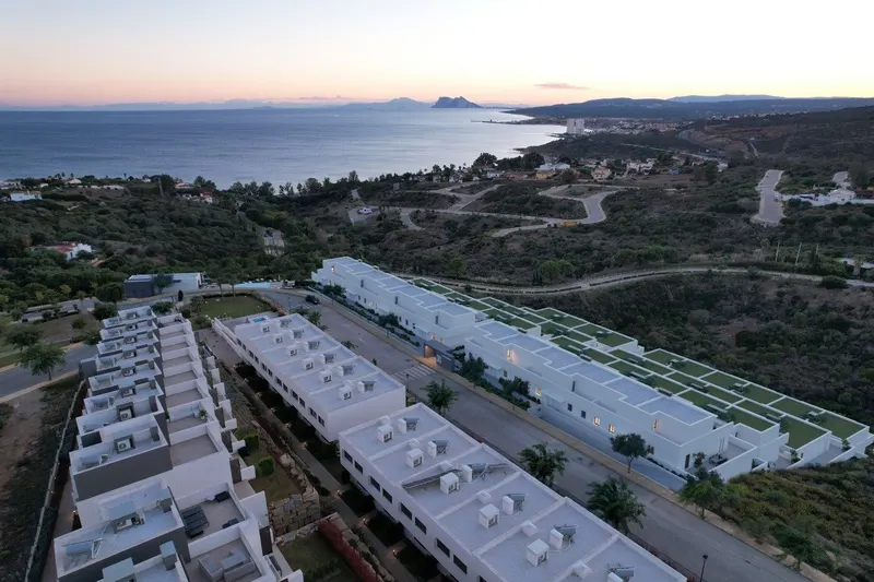 NEW BUILD TOWNHOUSES WITH THE SEA VIEWS IN MANILVA