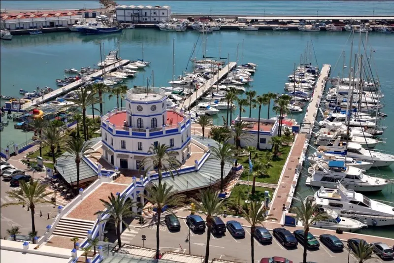 RYNEK PIERWOTNY KOMPLEKS MIESZKANIOWY W LA GASPARA, ESTEPONA