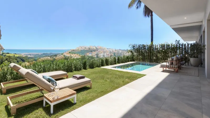 Luxury New Build Attached Villas with Sea Views and private pool in Casares del Sol