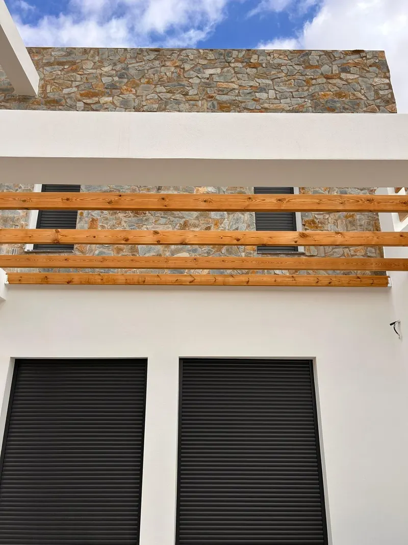 Nowe wille budowane na zamówienie w Pinoso (Alicante): przestronne domy w otoczeniu natury