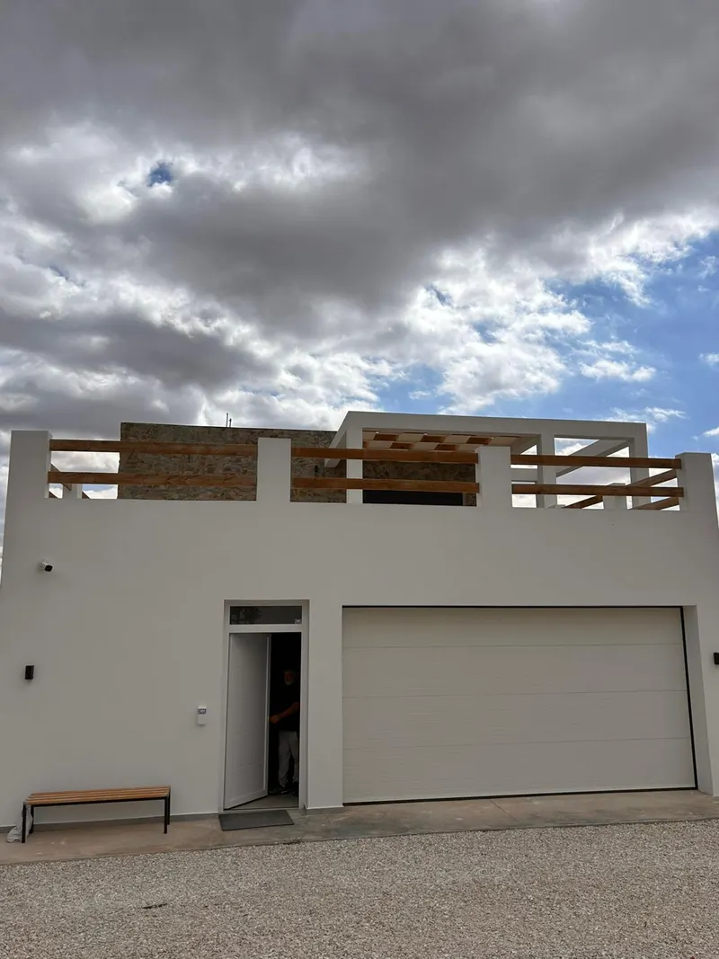 Nowe wille budowane na zamówienie w Pinoso (Alicante): przestronne domy w otoczeniu natury