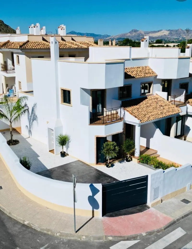 Nuevos bungalows y adosados en Cox, Alicante