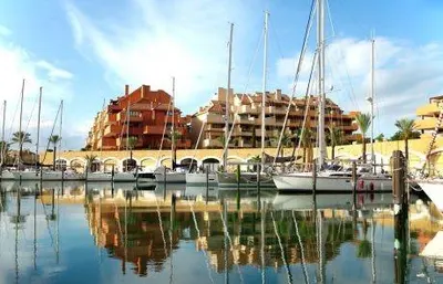 EKSKLUZYWNE KAMIENICE NA WYBRZEŻU COSTA DE SOL W OKOLICY SOTOGRANDE