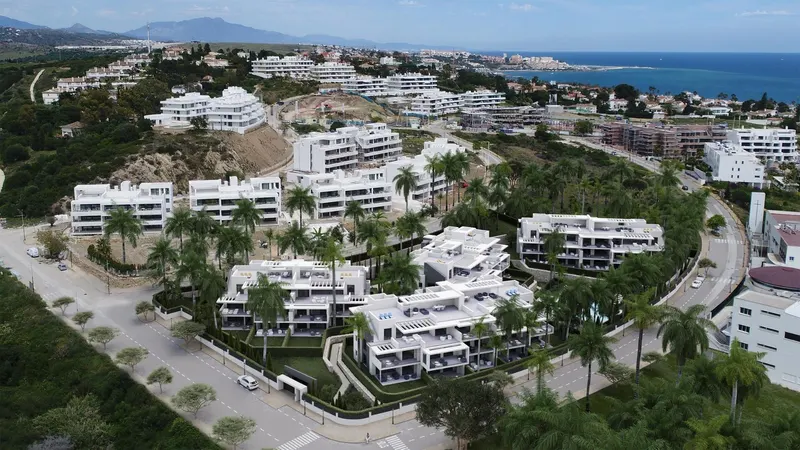 Moderno Residencial en Estepona: Amplios apartamentos con soleadas terrazas