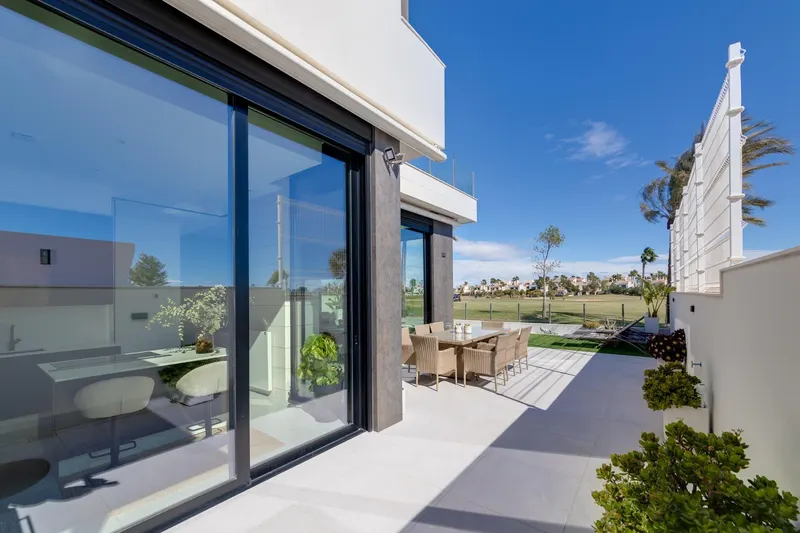NEW BUILD VILLAS IN PILAR DE LA HORADADA ON THE GOLF COURSE