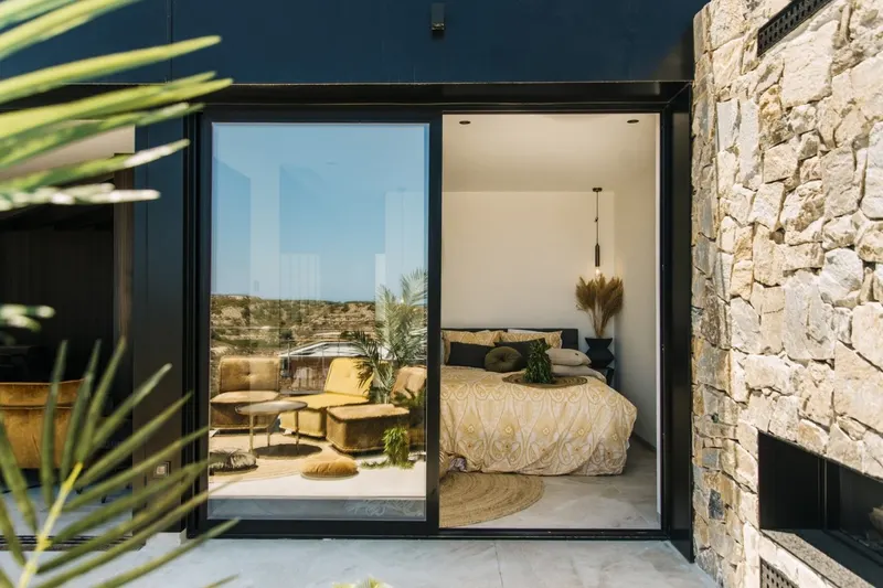 VILLA DE DISEÑO JUNTO AL MAR