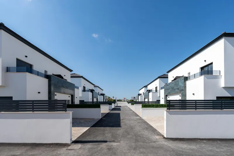 BUNGALOWY Z 3 SYPIALNIAMI W EKSKLUZYWNYM MIESZKANIU W GRAN ALACANT!