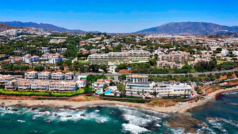 Nowe apartamenty z panoramicznym widokiem na morze w Torrenueva, Mijas