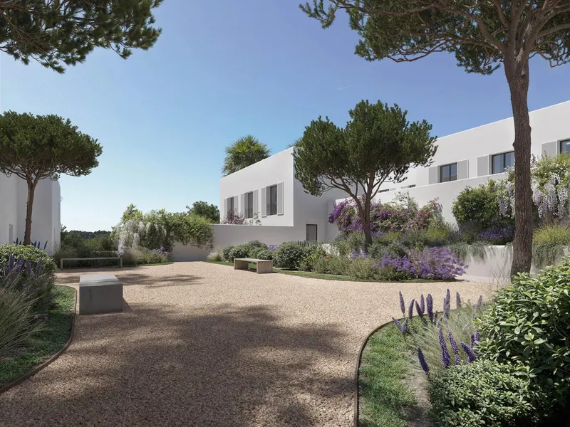 Villas de lujo de nueva construcción en Sotogrande Alto con jardín y piscina privados