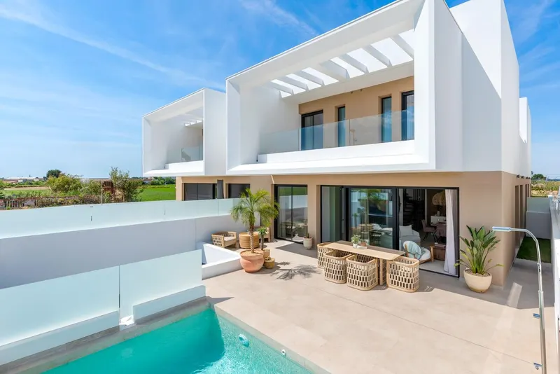 Villas adosadas y pareadas de nueva construcción en Dolores, Alicante