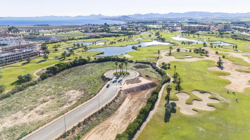 Residencia de nueva construcción en primera línea del campo de golf La Serena, en Los Alcázares