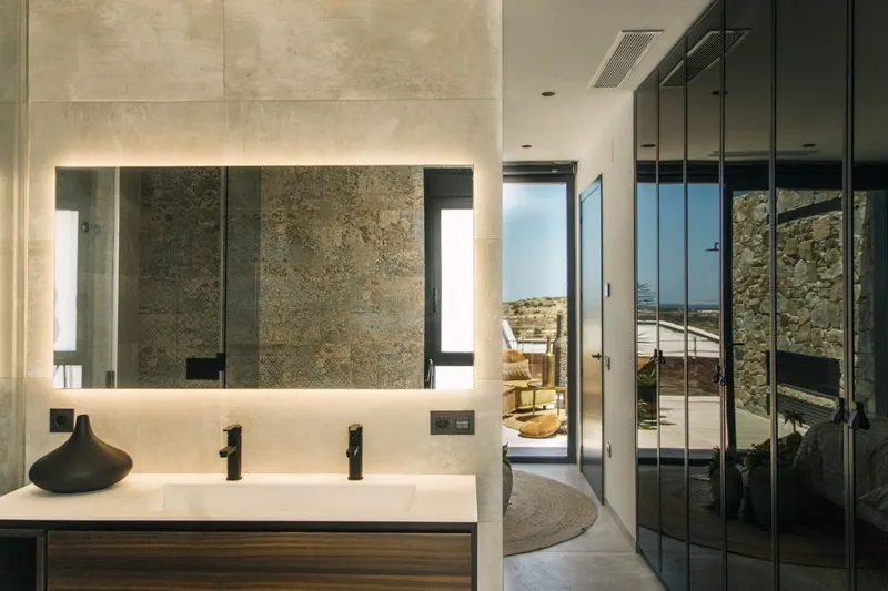 VILLA DE DISEÑO JUNTO AL MAR