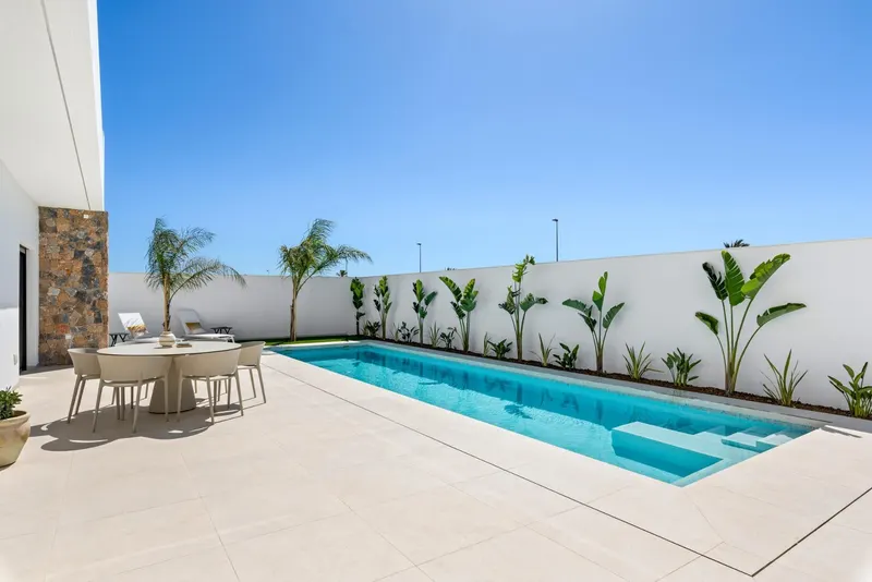 Villas de nueva construcción cerca de Serena Golf en Los Alcázares