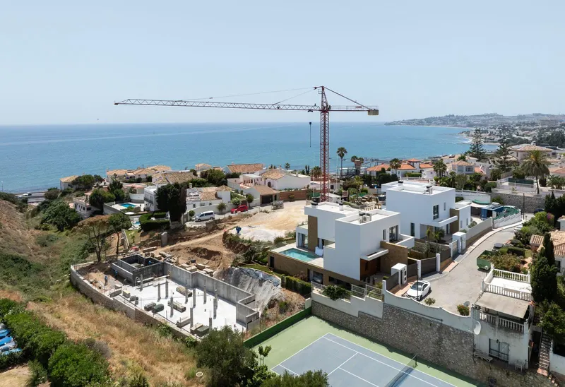 Ekskluzywne nowe wille na sprzedaż w Las Farolas, Mijas Costa