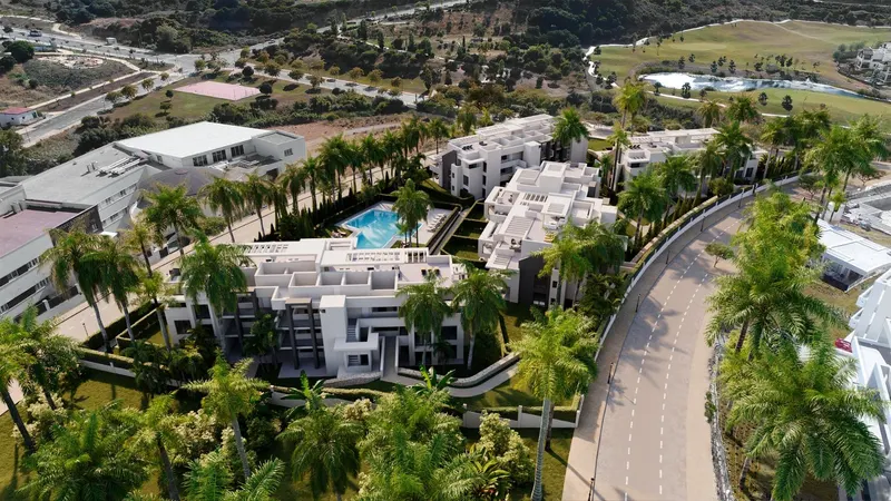 Moderno Residencial en Estepona: Amplios apartamentos con soleadas terrazas