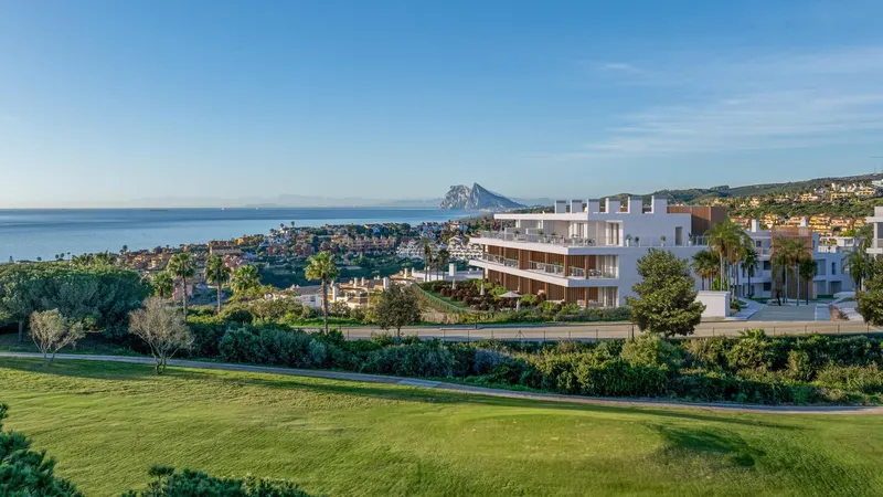 NEW BUILD RESIDENTIAL COMPLEX IN ALCAIDESA, CADIZ