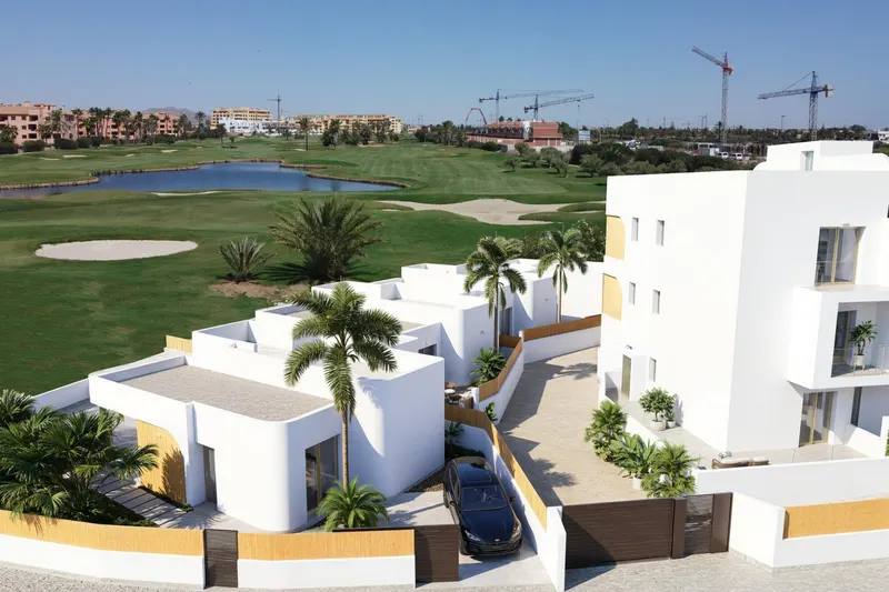 Complejo residencial de nueva construcción en Los Alcázares, en primera línea del campo de golf Serena