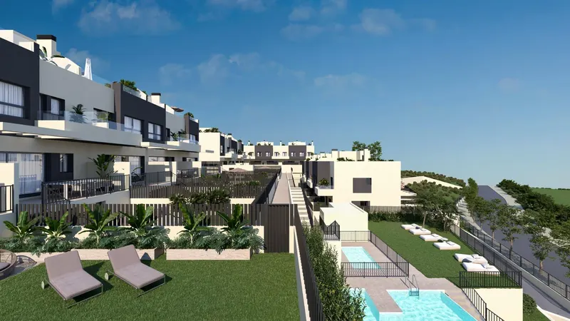Nowe domy szeregowe z 4 sypialniami w Torre del Mar, zaledwie 800 m od plaży