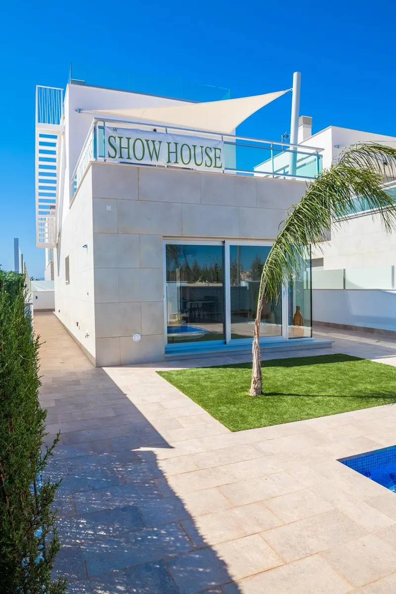VILLAS DE OBRA NUEVA EN LOS ALCAZARES