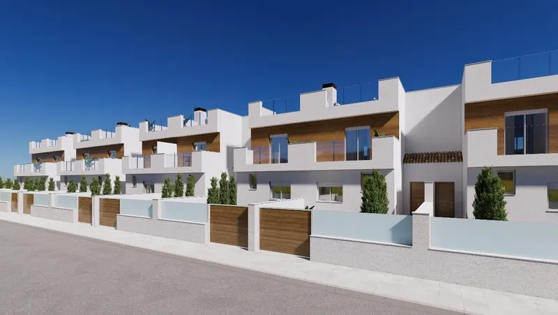Nowe domy szeregowe przy polu golfowym La Serena w Los Alcázares