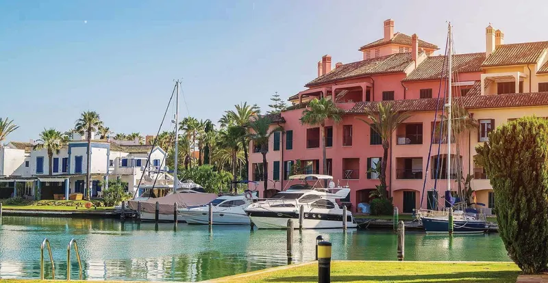 NEW BUILD RESIDENTIAL COMPLEX IN LA ALCAIDESA, SAN ROQUE