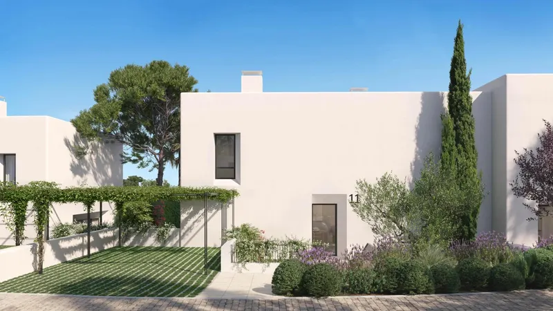 Villas de lujo de nueva construcción en Sotogrande Alto con jardín y piscina privados