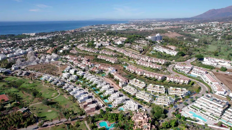 NEW BUILD RESIDENTIAL IN EL PARAISO, MALAGA