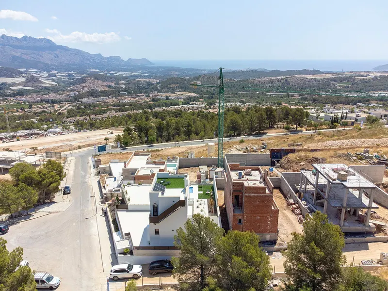 Impresionantes villas de nueva construcción en Polop con vistas al mar